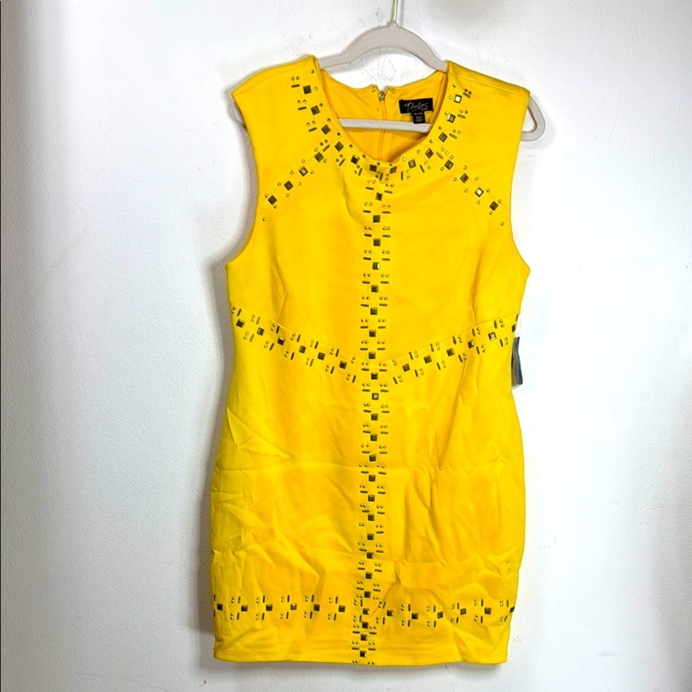 (T6)Thalia Sodi. Yellow dress vintage with fitted zipper, gold studs, size XL